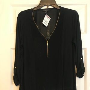 Black blouse with gold zipper‎